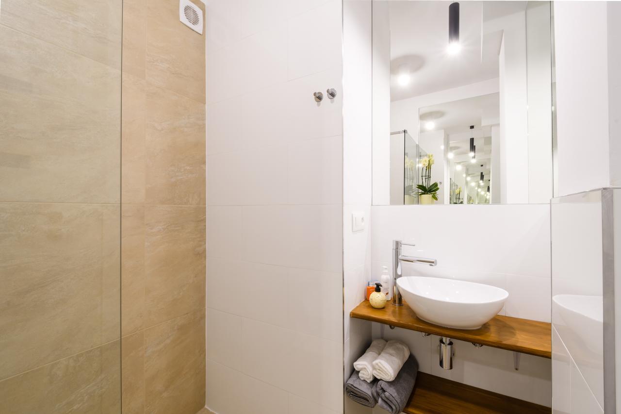Central Station Apartment - Wilcza Warschau Buitenkant foto